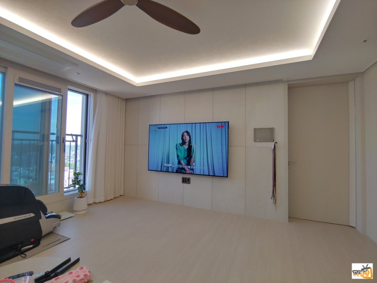 경남아너스빌디오션 LG 77인치 시공사진 4